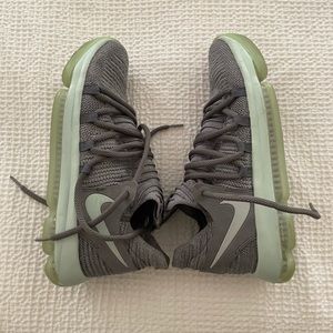 Nike KD 10 “Igloo” Size: 9 Mens Basketball Shoe